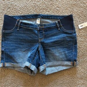 Old Navy Size 8 Maternity Jean shorts. NWT.